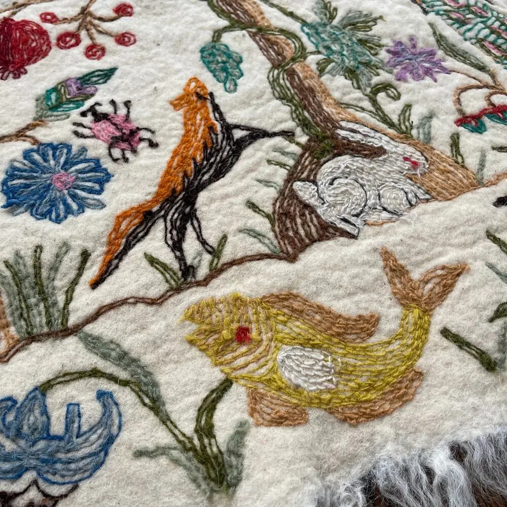 Vibrant Animal Embroidered Wool Wall Tapestry Smal Carpet Floor Fringe Edge RARE